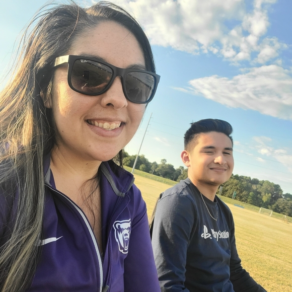 Meet your Posher, Alejandra - Picture 3 of 4